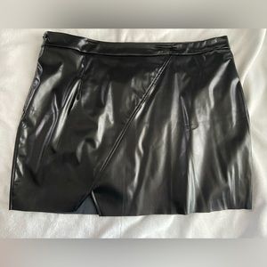 Black fuax leather plus size skirt